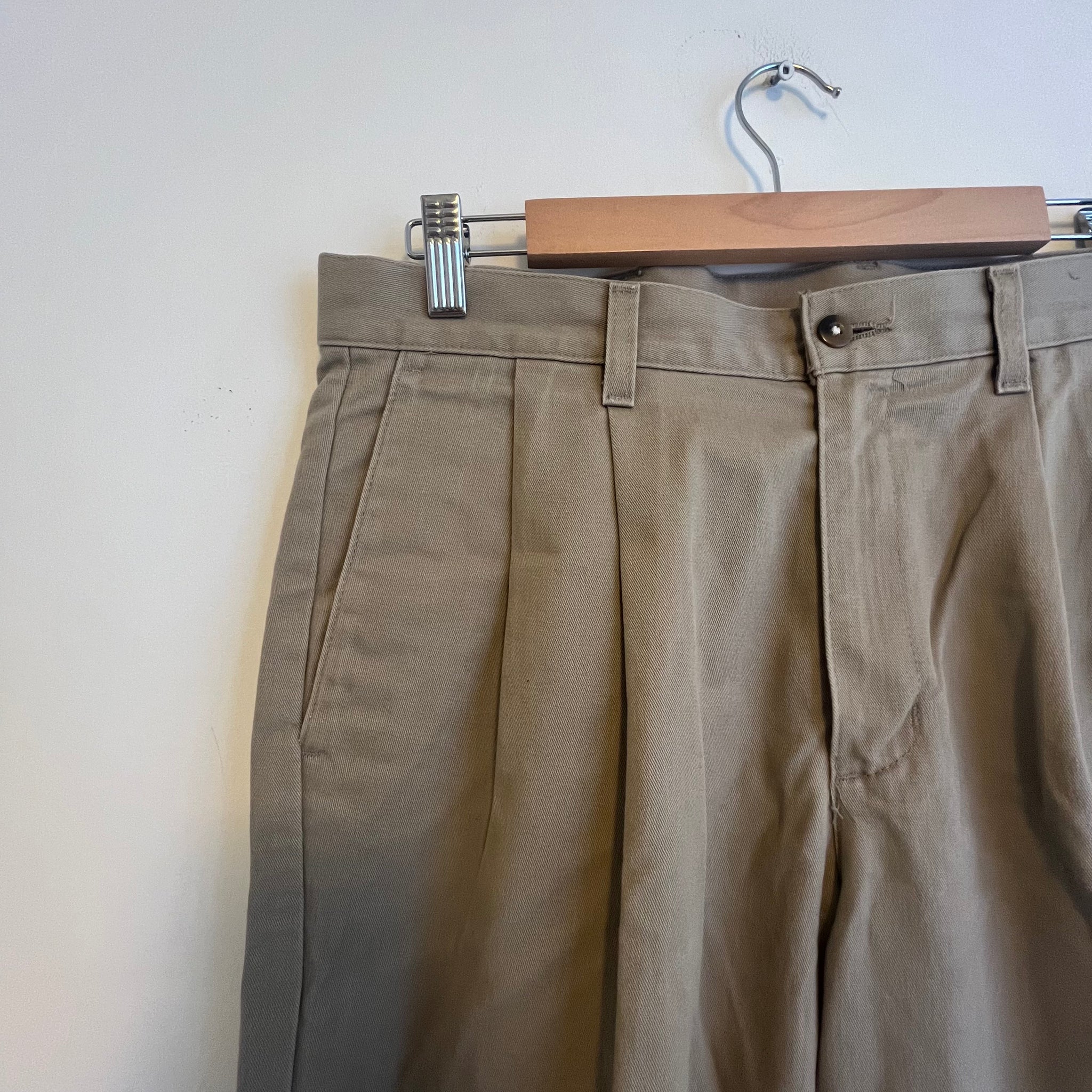 Tan Levi's Trousers | 32