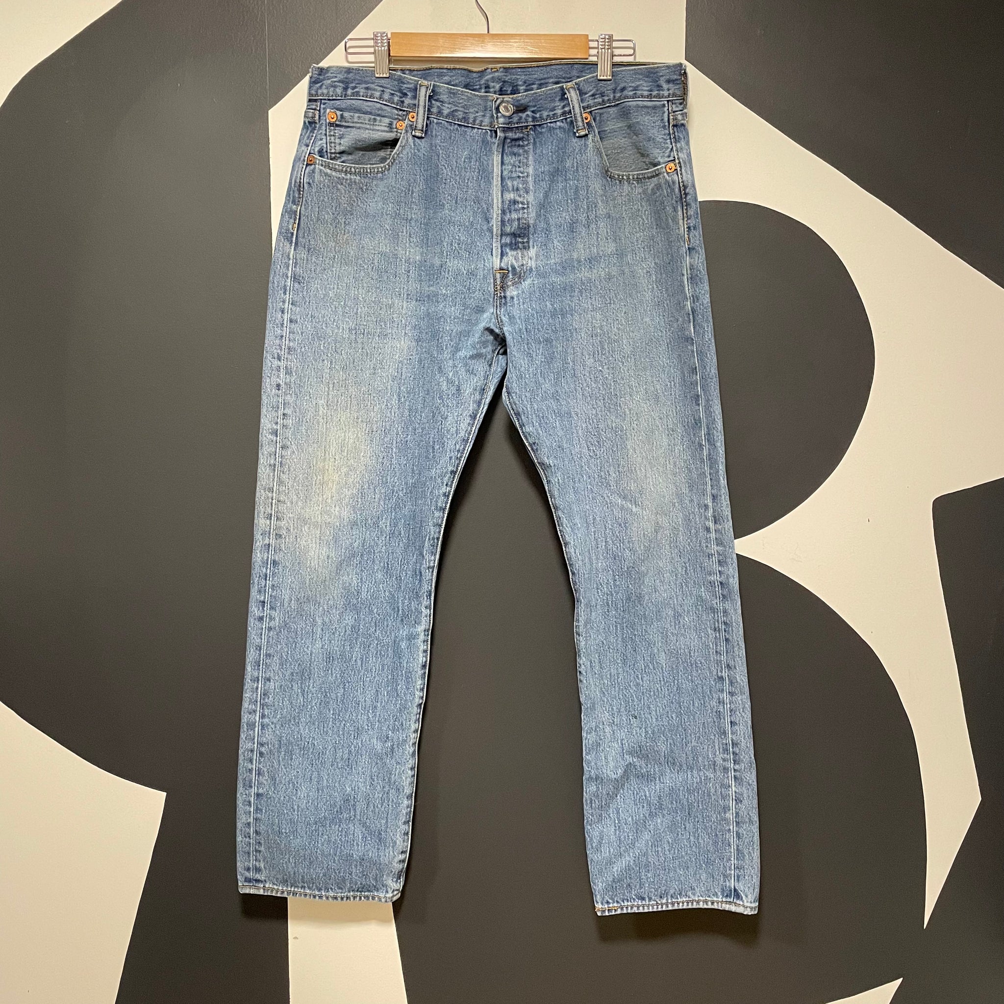 Levi's Medium Wash Denim | 36