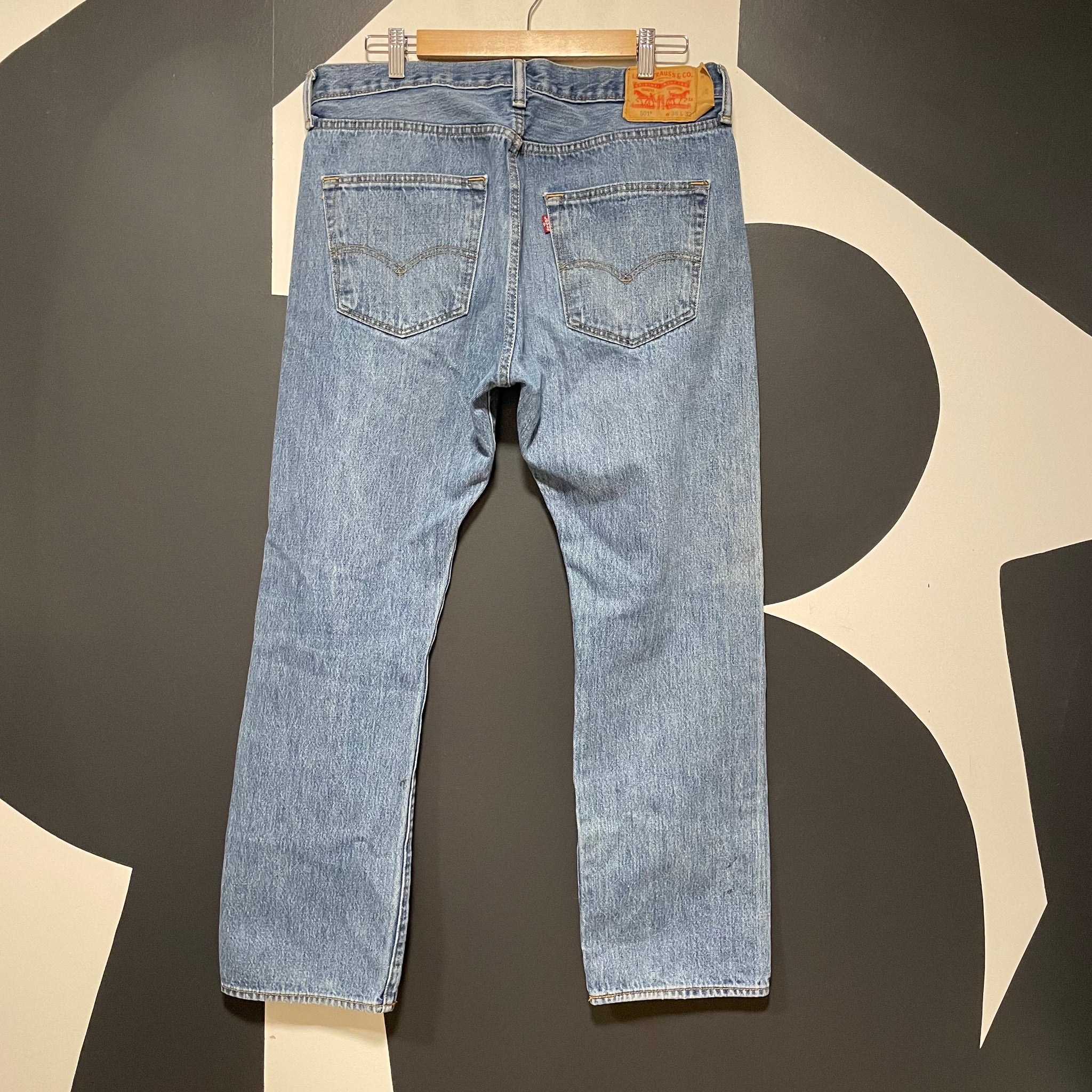 Levi's Medium Wash Denim | 36