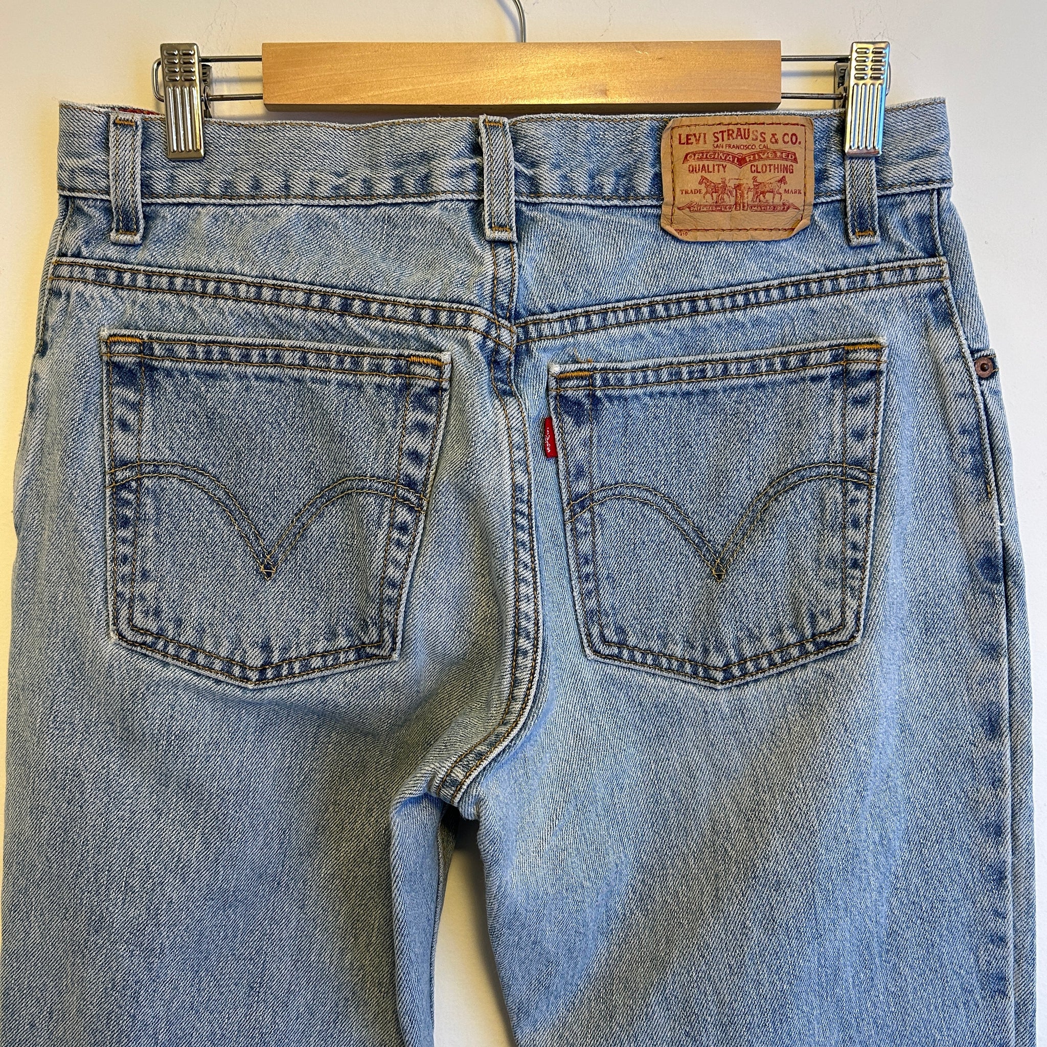 Distressed Levi's 550 Denim | 32