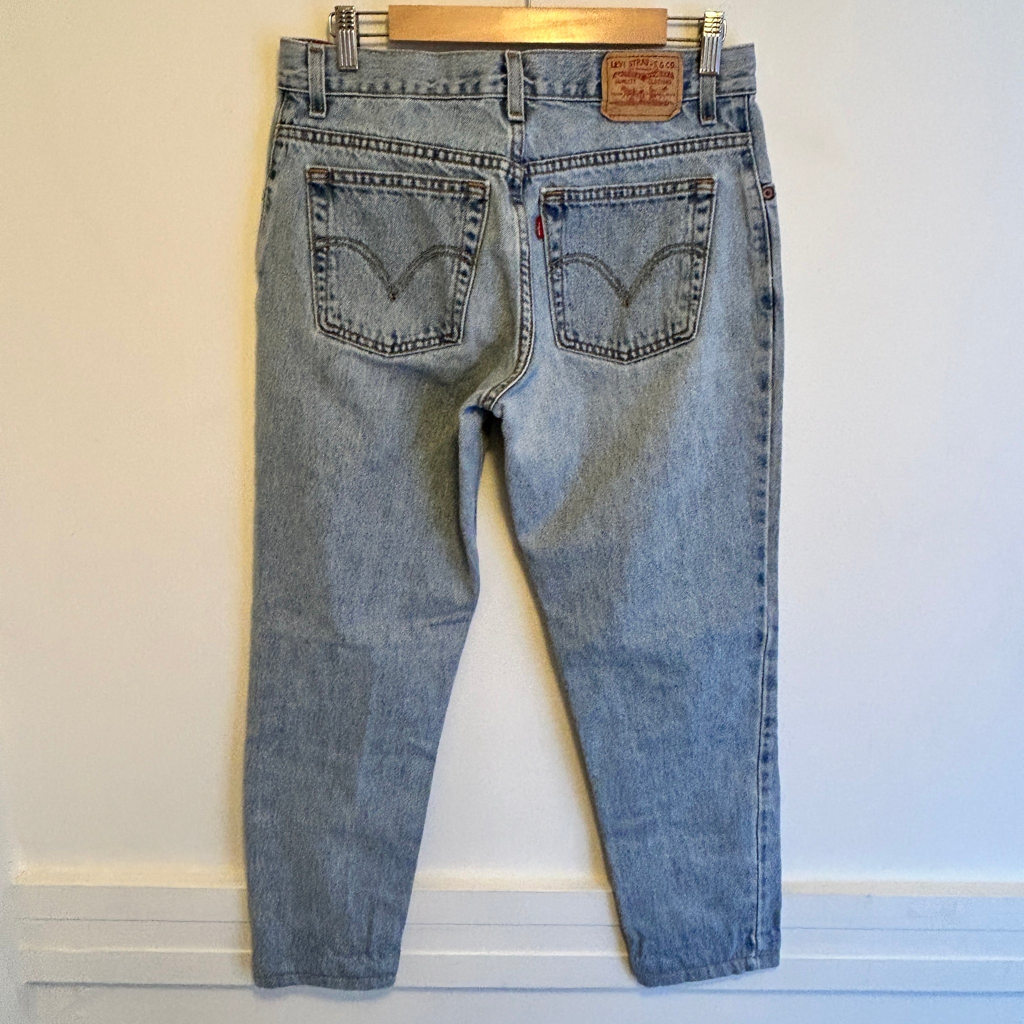 Distressed Levi's 550 Denim | 32