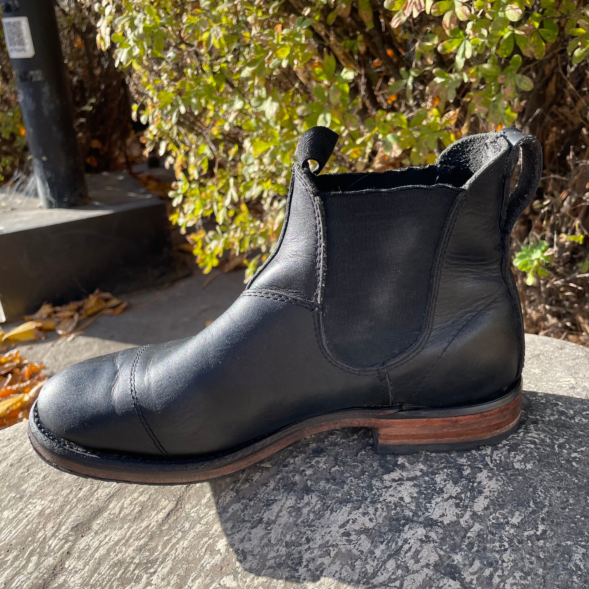 Last Shoes Chelsea Boots | Size 9.5