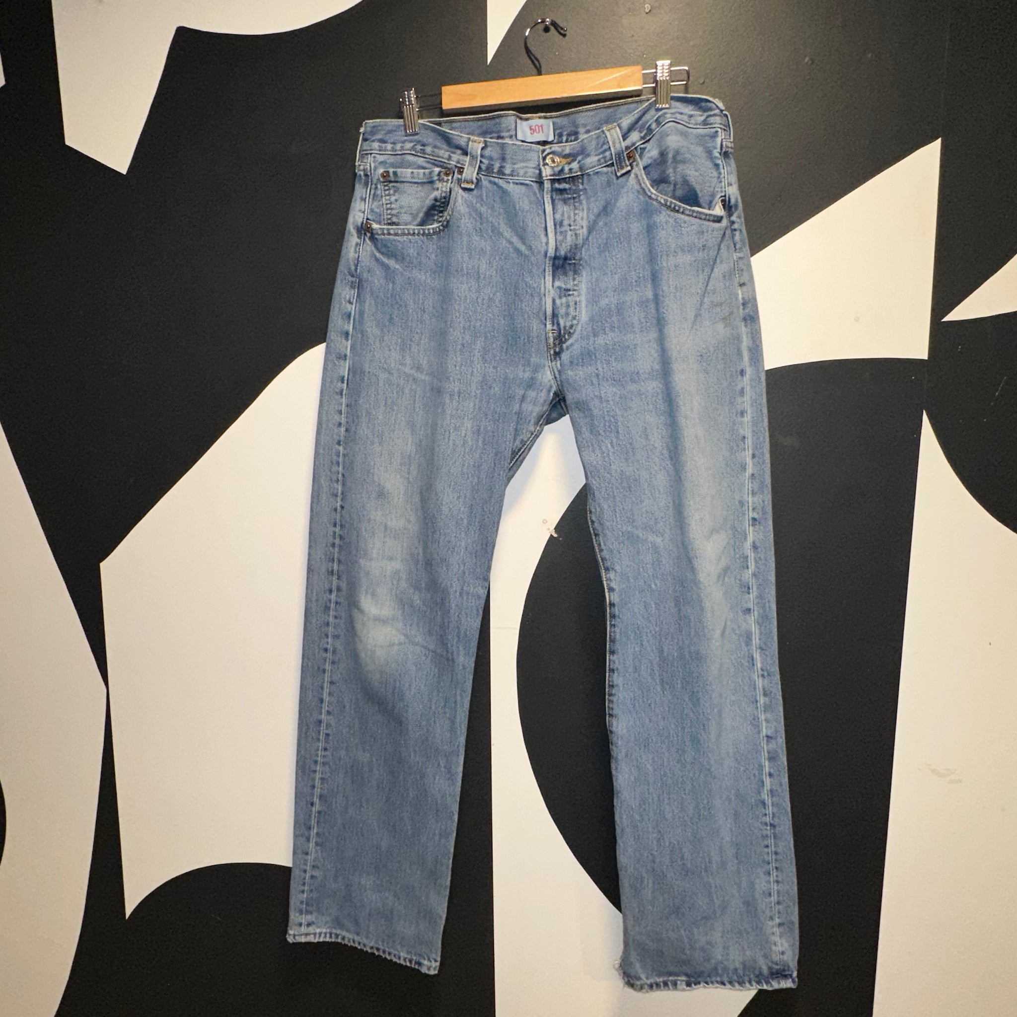 Light Wash Levi's 501 | 34